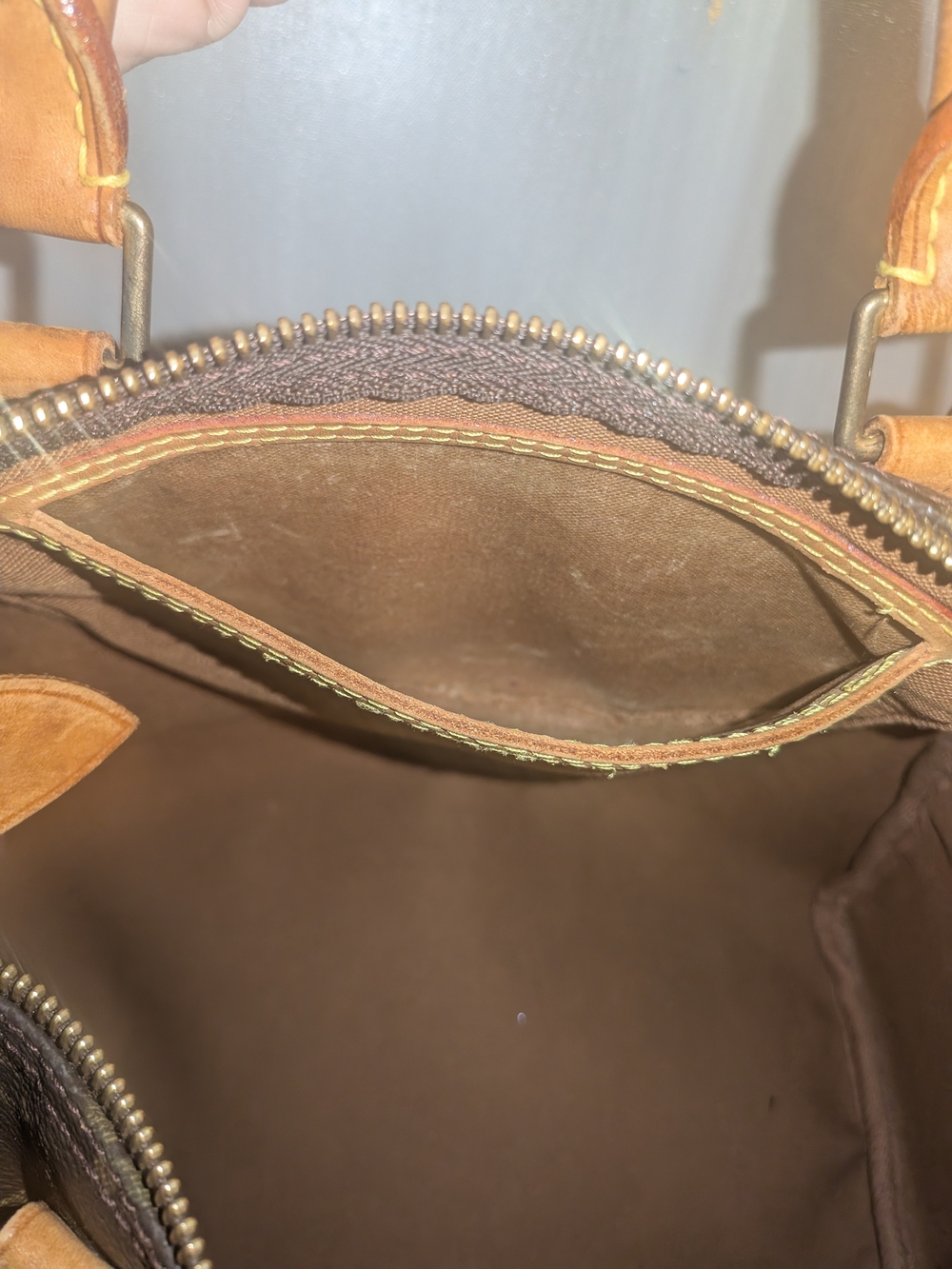 Louis Vuitton Monogram Speedy 30 With Free Adjustable Strap - Picture 14 of 17